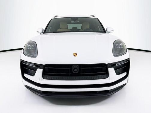 Carrara White 2026 Porsche Macan Macan