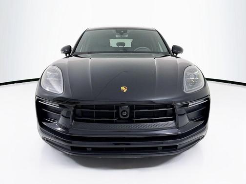 Jet Black 2026 Porsche Macan Macan