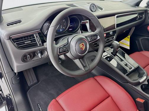 2026 Porsche Macan 