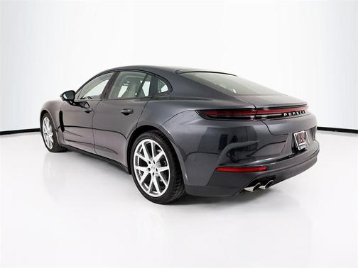 2026 Porsche Panamera 4