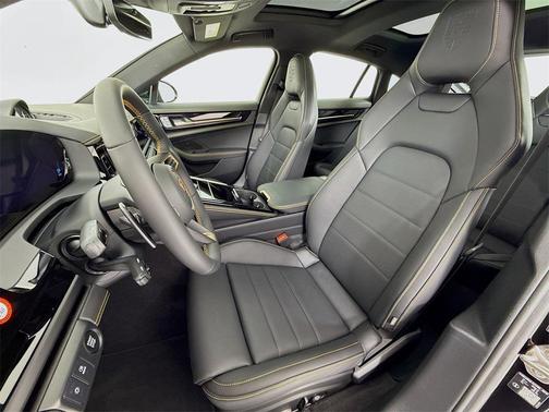 2026 Porsche Panamera 4