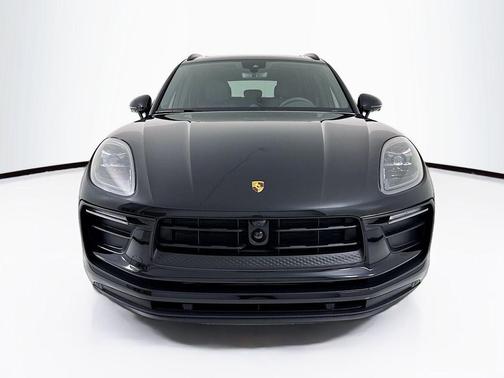 Jet Black 2026 Porsche Macan Macan
