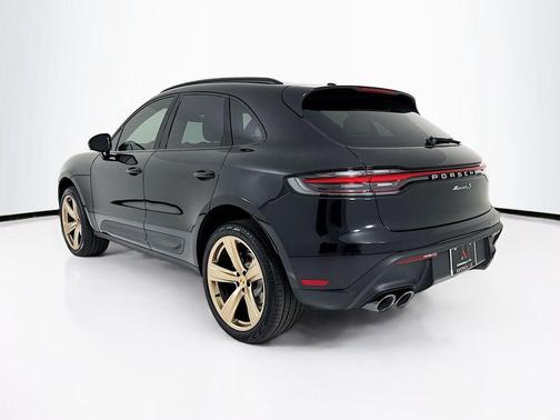 Jet Black 2026 Porsche Macan Macan