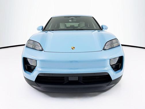 Frozen Blue Metallic 2026 Porsche Macan Macan Electric 4