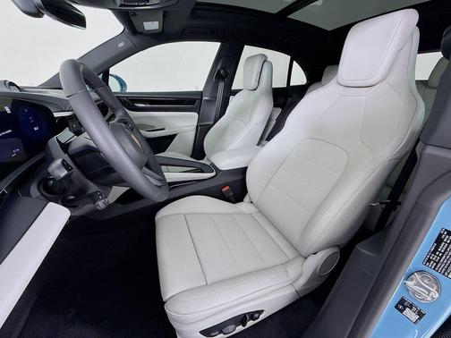 Frozen Blue Metallic 2026 Porsche Macan Macan Electric 4
