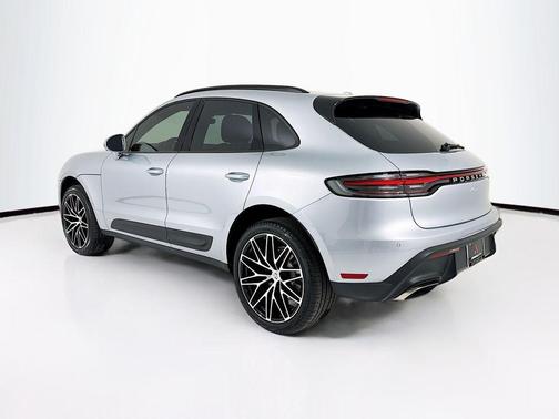 Dolomite Silver Metallic 2026 Porsche Macan Macan