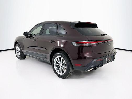 Copper Ruby Metallic 2026 Porsche Macan Macan