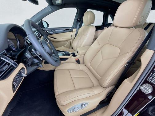 Copper Ruby Metallic 2026 Porsche Macan Macan