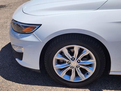 Summit White 2024 Chevrolet Malibu FWD 1LT