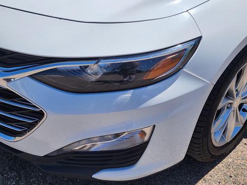 Summit White 2024 Chevrolet Malibu FWD 1LT