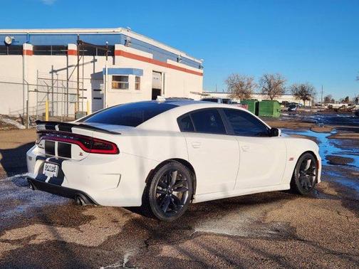 Photo 3 of 30 of 2019 Dodge Charger Scat Pack