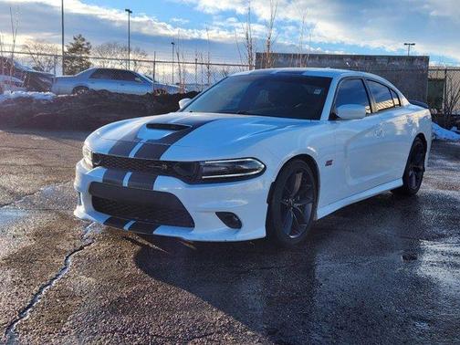 Photo 4 of 30 of 2019 Dodge Charger Scat Pack