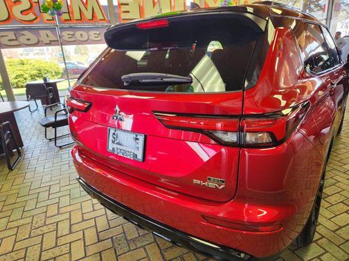 2025 Mitsubishi Outlander PHEV SEL