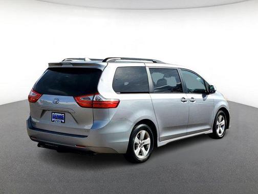 2018 Toyota Sienna LE