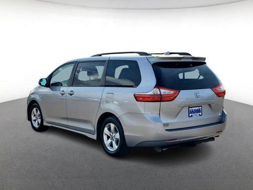 2018 Toyota Sienna LE