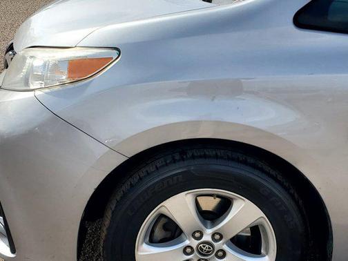 2018 Toyota Sienna LE