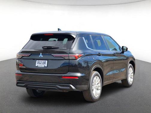 Black Diamond 2026 Mitsubishi Outlander ES S-AWC