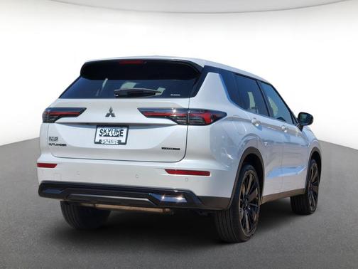 White Diamond 2026 Mitsubishi Outlander LE S-AWC