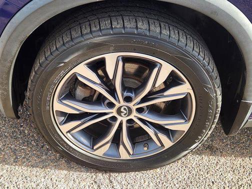 2017 INFINITI QX30 Premium