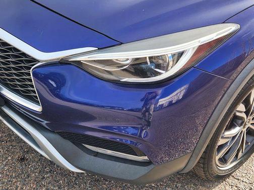 2017 INFINITI QX30 Premium