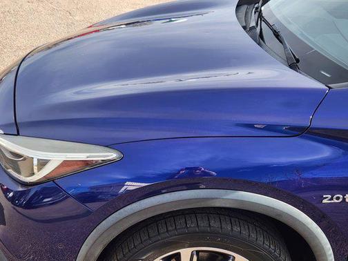 2017 INFINITI QX30 Premium