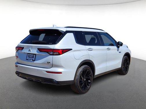 2025 Mitsubishi Outlander PHEV SEL