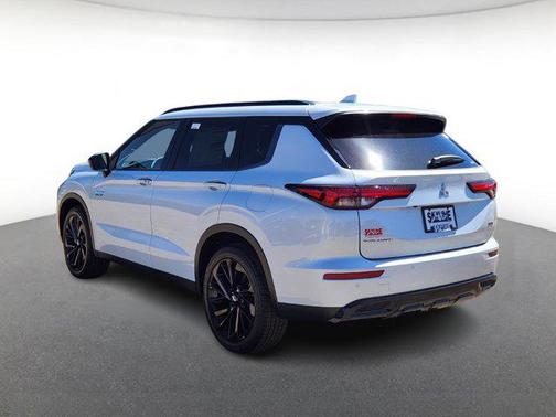 2025 Mitsubishi Outlander PHEV SEL