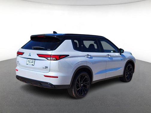 2025 Mitsubishi Outlander PHEV SEL