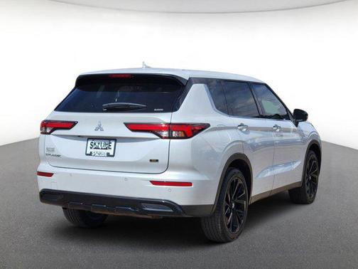 2024 Mitsubishi Outlander SE Black Edition w/Pano Roof S-AWC