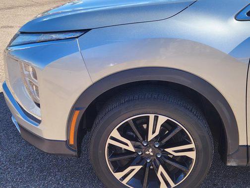 Labrador Black Pearl 2024 Mitsubishi Eclipse Cross SE