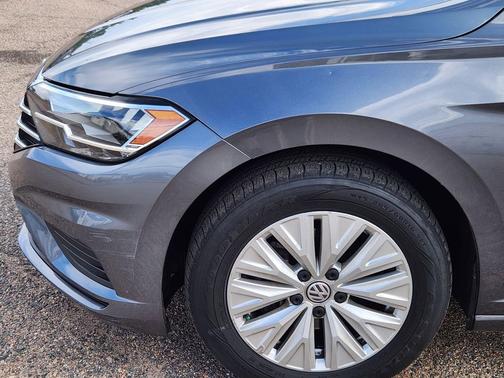 Platinum Gray Metallic 2019 Volkswagen Jetta 1.4T S