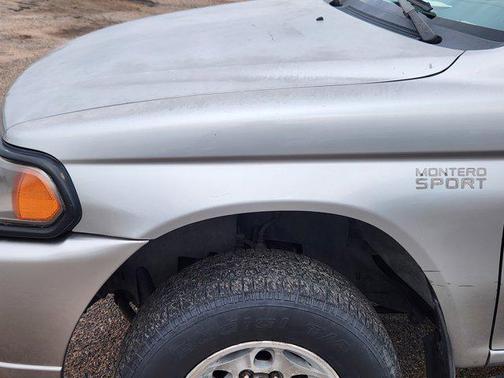 2001 Mitsubishi Montero Sport ES