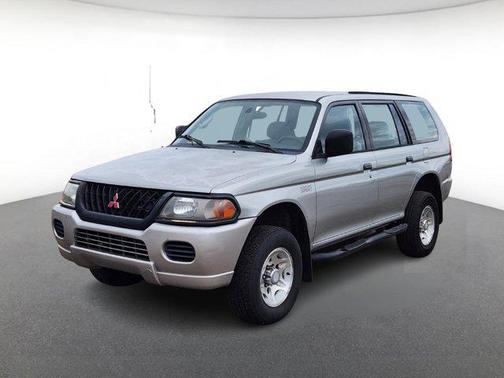 2001 Mitsubishi Montero Sport ES