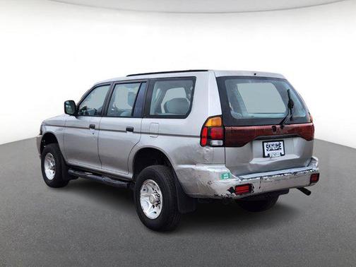 2001 Mitsubishi Montero Sport ES