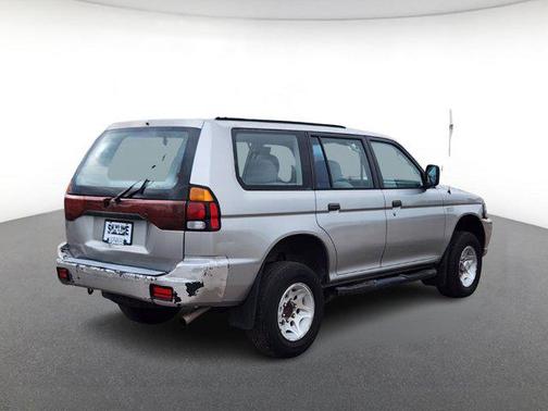 2001 Mitsubishi Montero Sport ES