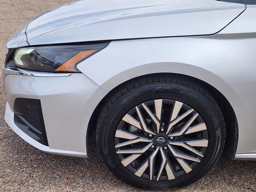 Brilliant Silver Metallic 2024 Nissan Altima 2.5 SV