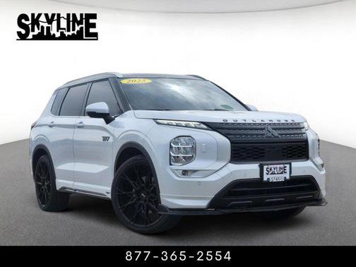 White Diamond/Black Roof 2025 Mitsubishi Outlander PHEV SEL