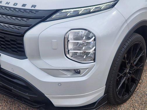 White Diamond/Black Roof 2025 Mitsubishi Outlander PHEV SEL