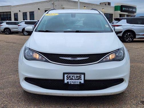 2021 Chrysler Voyager LXI