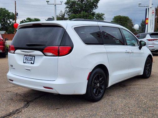 2021 Chrysler Voyager LXI