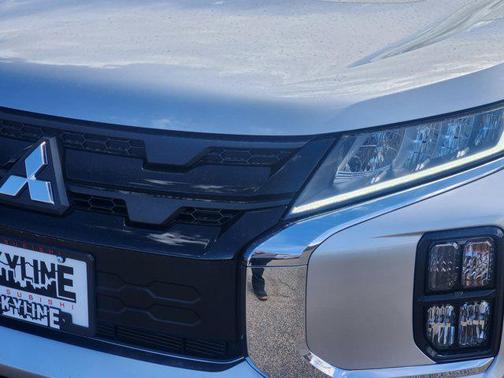 Alloy Silver Metallic 2026 Mitsubishi Outlander Sport 2.0 LE