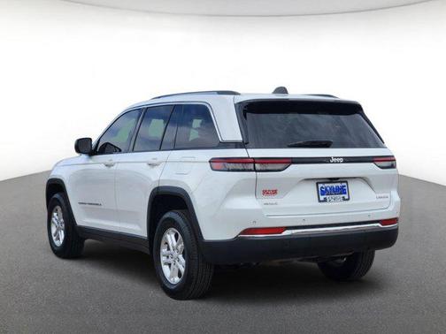 Bright White Clearcoat 2023 Jeep Grand Cherokee Laredo