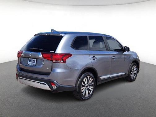 2020 Mitsubishi Outlander SE