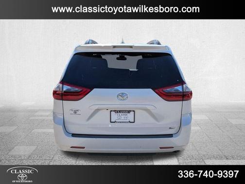2020 Toyota Sienna XLE