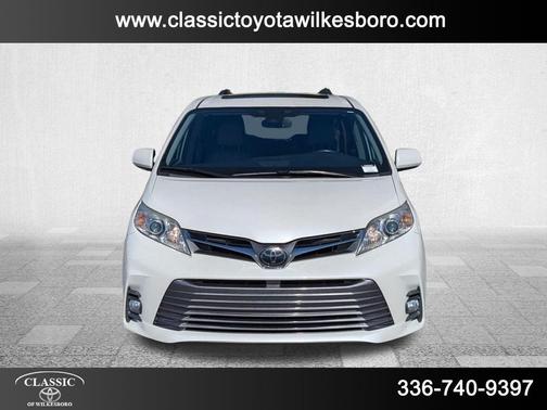 2020 Toyota Sienna XLE