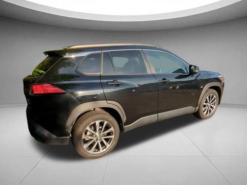 -SELECT- 2023 Toyota Corolla Cross XLE