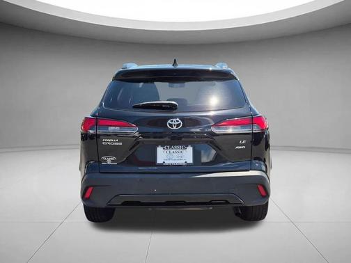 -SELECT- 2023 Toyota Corolla Cross XLE