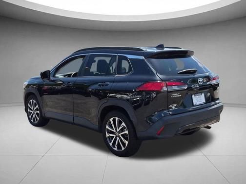 -SELECT- 2023 Toyota Corolla Cross XLE