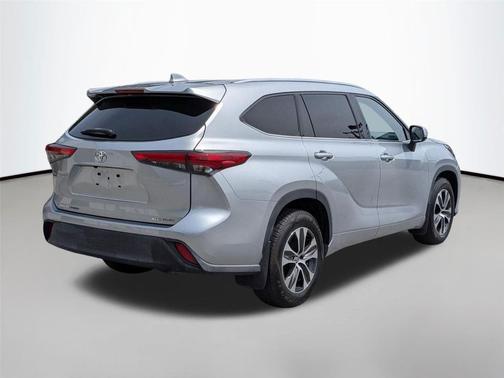 Celestial Silver Metallic 2020 Toyota Highlander XLE