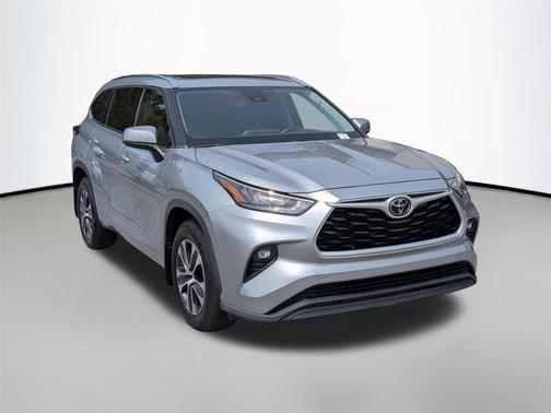 Celestial Silver Metallic 2020 Toyota Highlander XLE